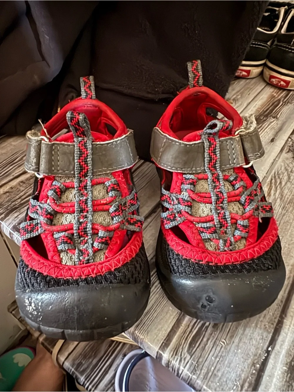 OshKosh B'gosh toddler size 4 Red and Black Kids Outdoor Sandals